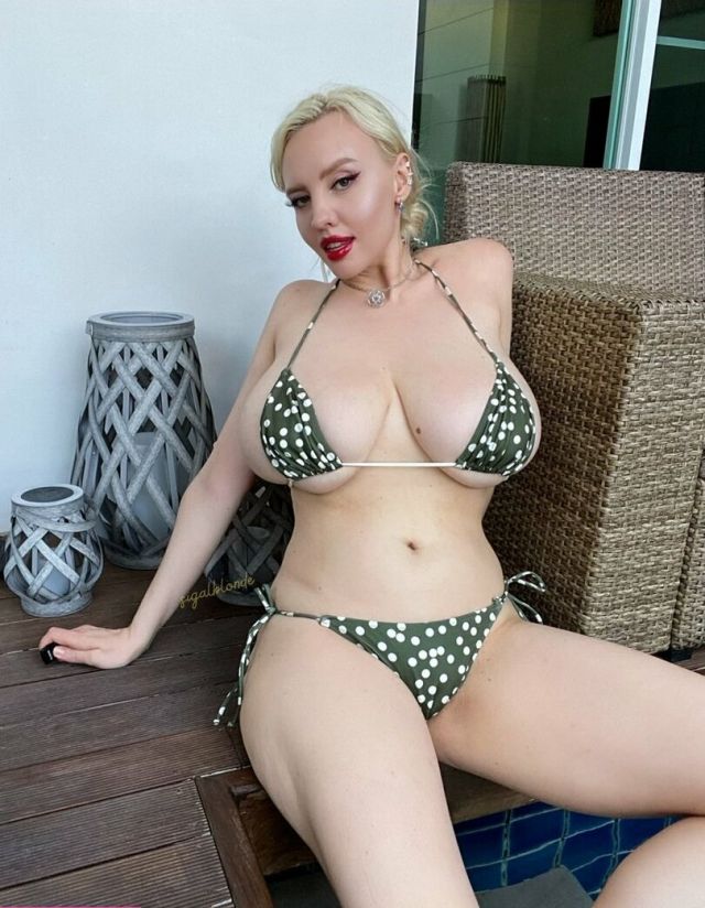 Leaks of Russian Blonde Model Sigal Acon 