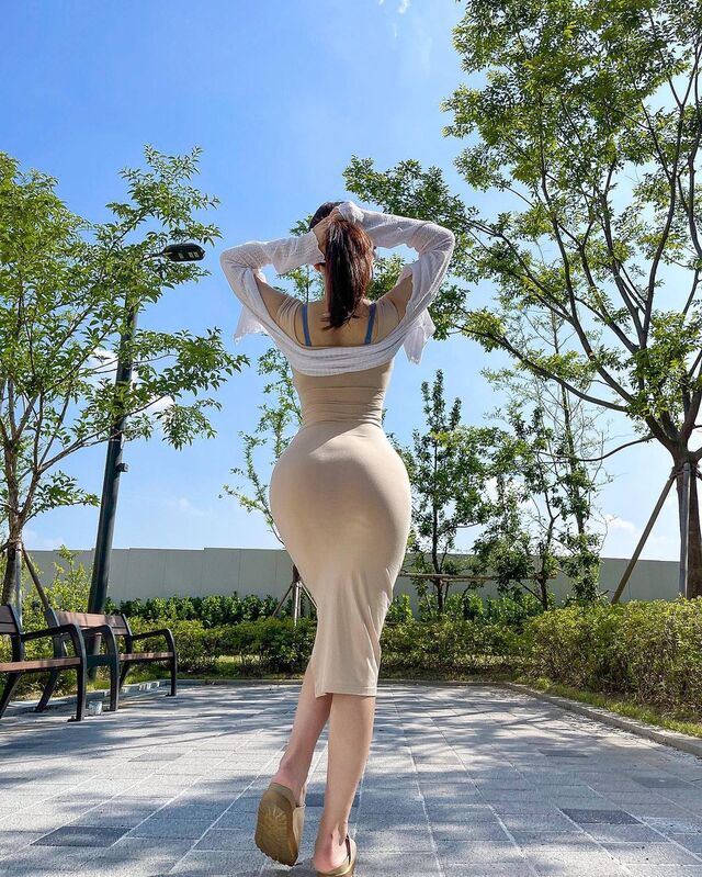 Instagram Star Jeon Yebin Show Off Sexy Bikini Post 