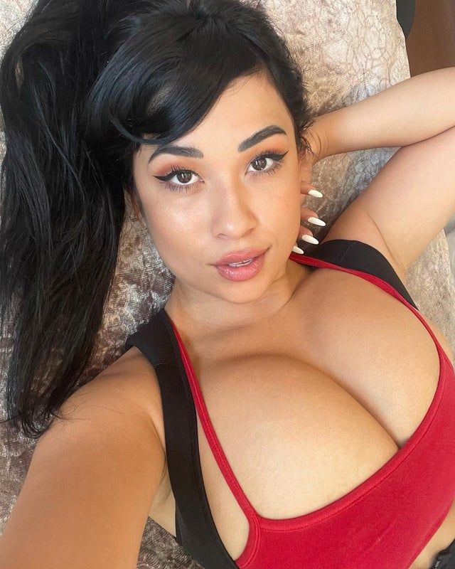 Elizabeth Anne, Asian Babe With Busty Tits