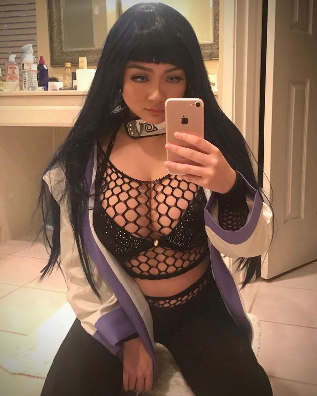 Vicki Li, Busty Instagram Star from China