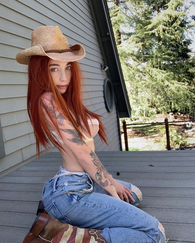 Coconut Kitty, American Blonde Tattoo Model Posting Sexy Pics