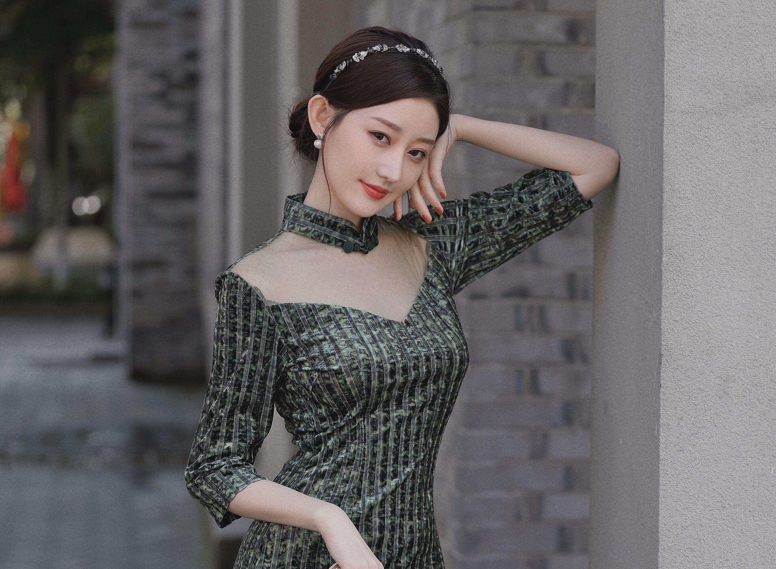 Who Can Resist Asian Hot Ladies When They Wear The Feminine Cheongsam