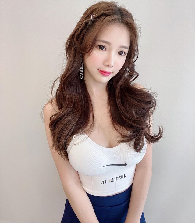 Amber Na - a hot Model from Singapore