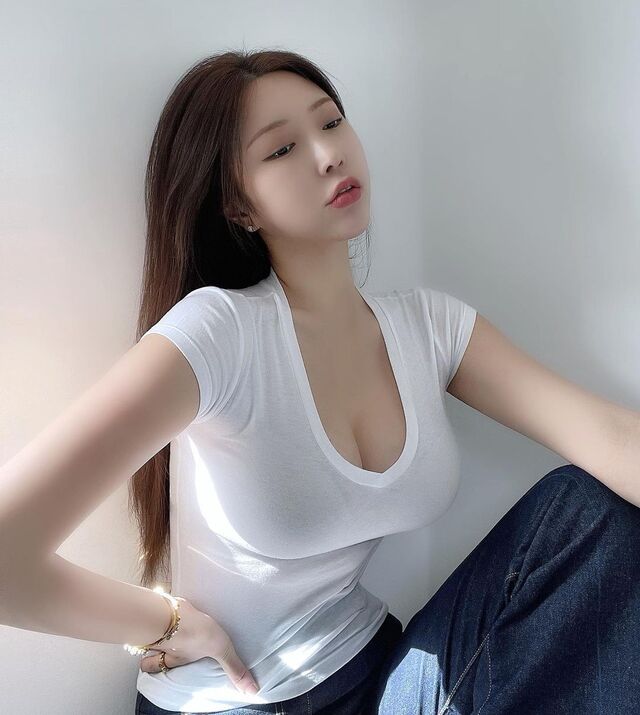 Choesomi, An Internet Sexy Goddess in South Korean.