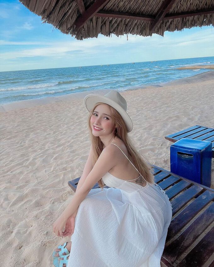 Zlatoslava Sharvarok, Hot Busty Model And Influencer From Ukraine