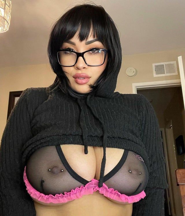 Elizabeth Anne, Asian Babe With Busty Tits